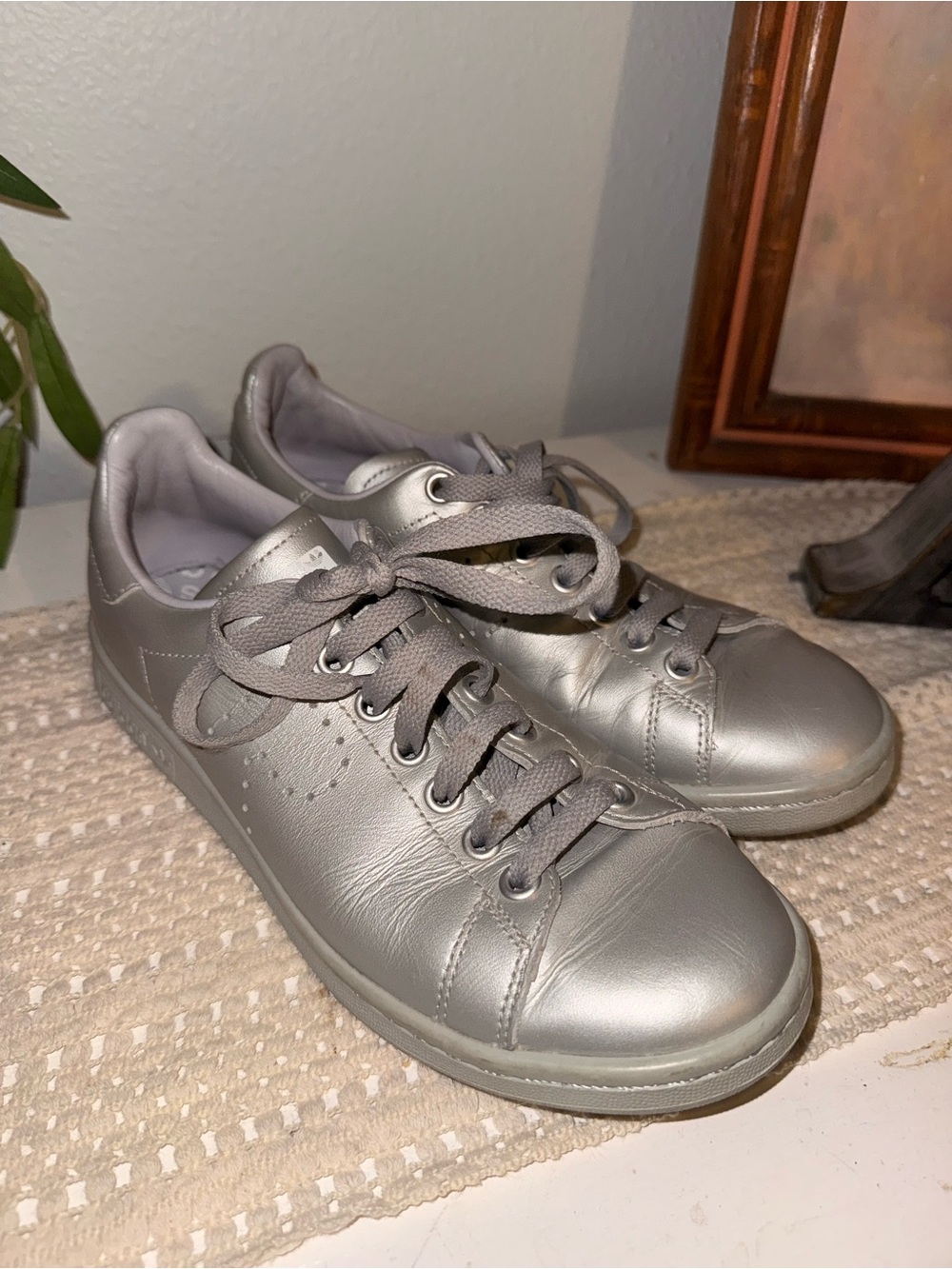 Adidas Stan Smith Metallic Silver Sneakers-Woman size 6- Excellent condition!